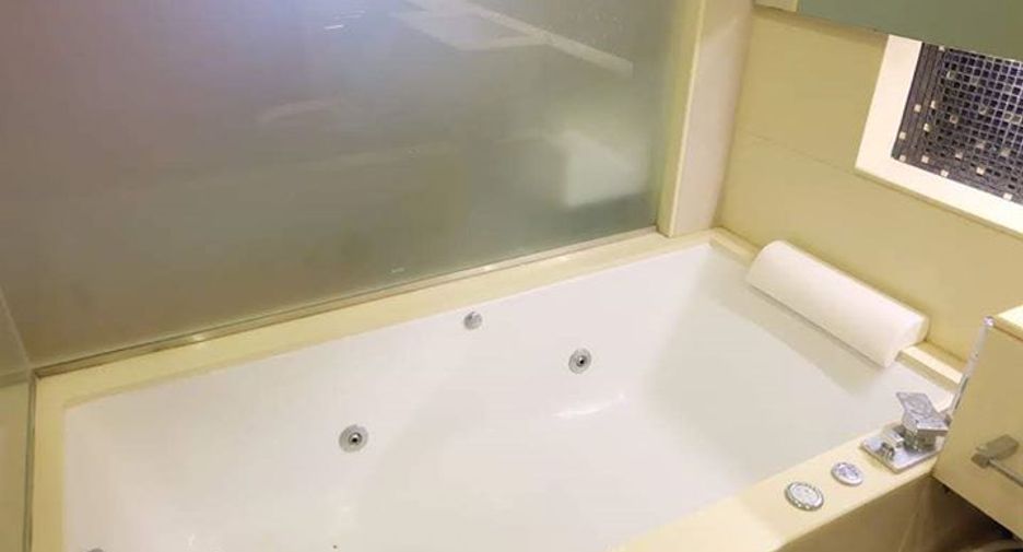 For rent 1 bed condo in Watthana, Bangkok