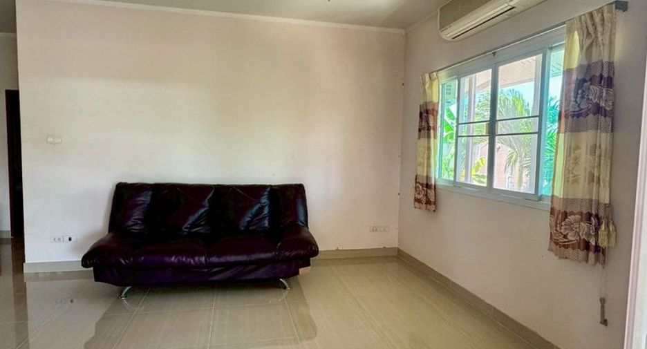 Haus zur Miete mit 3 Zimmer in Si Racha, Chonburi