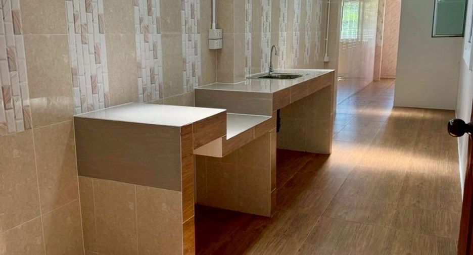 Haus zur Miete mit 3 Zimmer in Si Racha, Chonburi