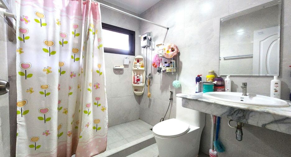 For sale 3 ベッドルーム house in Khlong Sam Wa, Bangkok