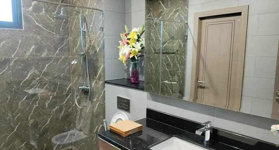 For rent and for sale 4 bedrooms villa in East Pattaya, Pattaya