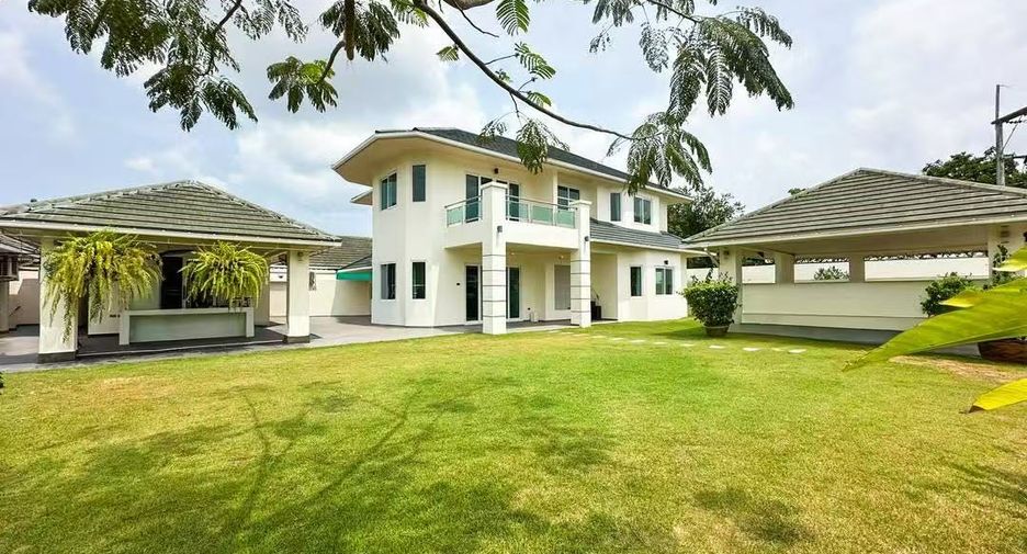 For sale 4 bedrooms house in East Pattaya, Pattaya