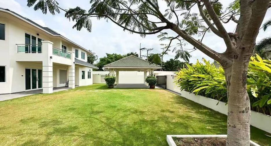 For sale 4 bedrooms house in East Pattaya, Pattaya