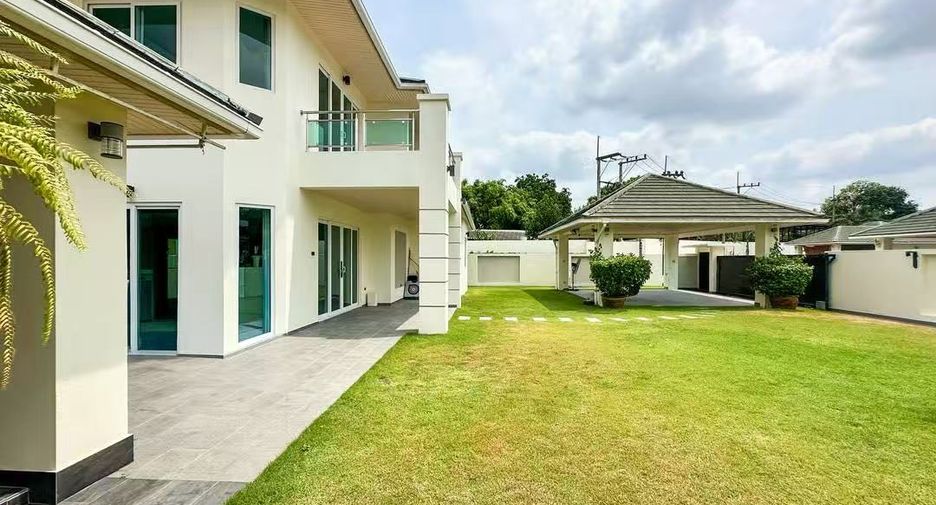 For sale 4 bedrooms house in East Pattaya, Pattaya