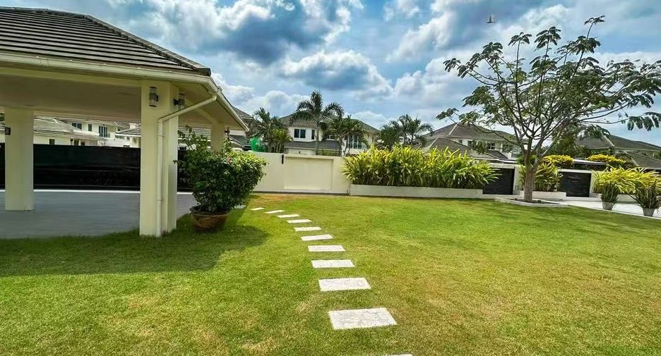 For sale 4 bedrooms house in East Pattaya, Pattaya