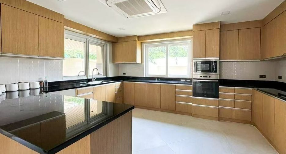 For sale 4 bedrooms house in East Pattaya, Pattaya