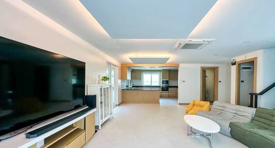 For sale 4 bedrooms house in East Pattaya, Pattaya