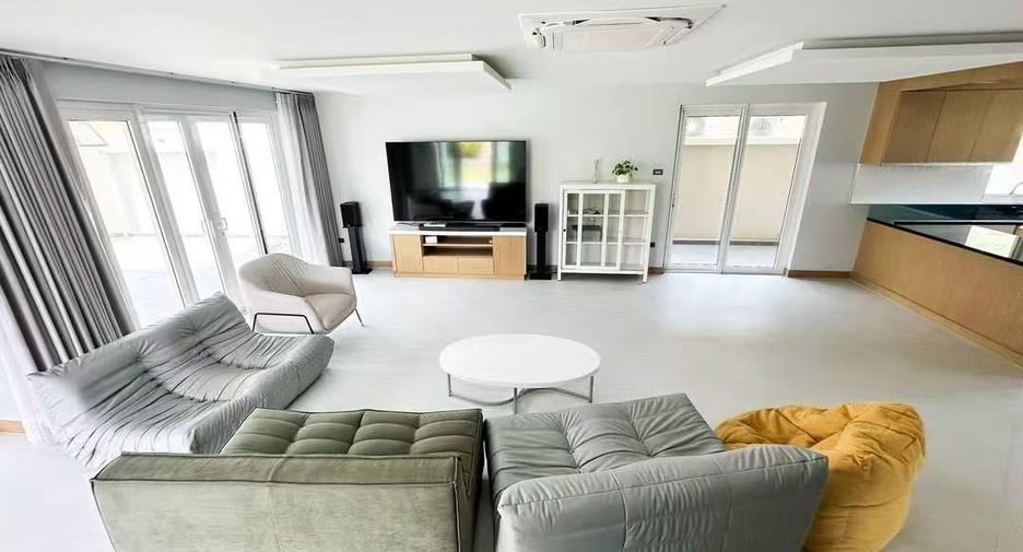 For sale 4 bedrooms house in East Pattaya, Pattaya