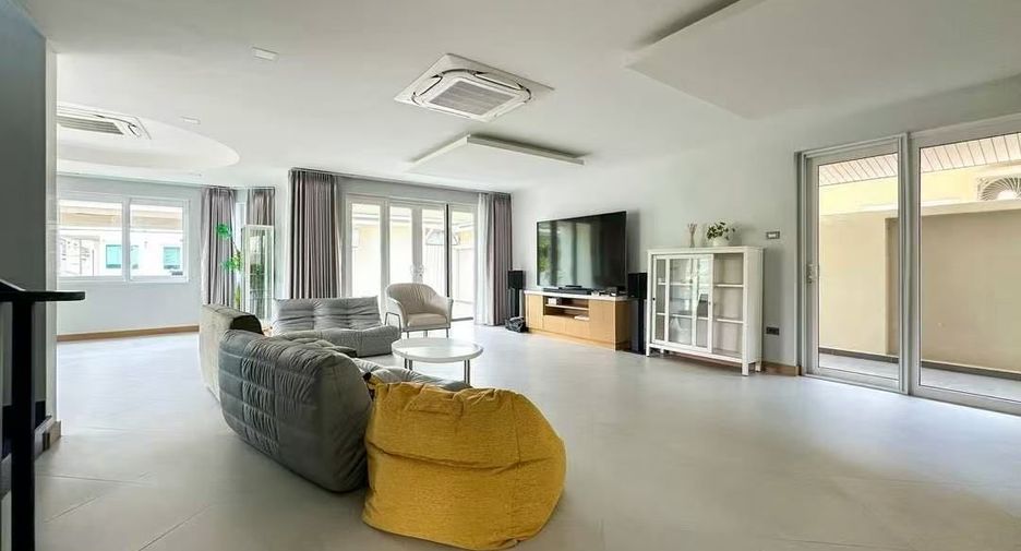 For sale 4 bedrooms house in East Pattaya, Pattaya