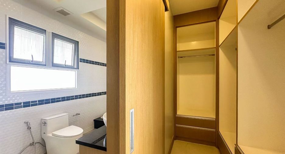 For sale 4 bedrooms house in East Pattaya, Pattaya