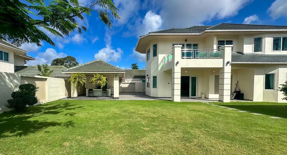 For sale 4 bedrooms house in East Pattaya, Pattaya