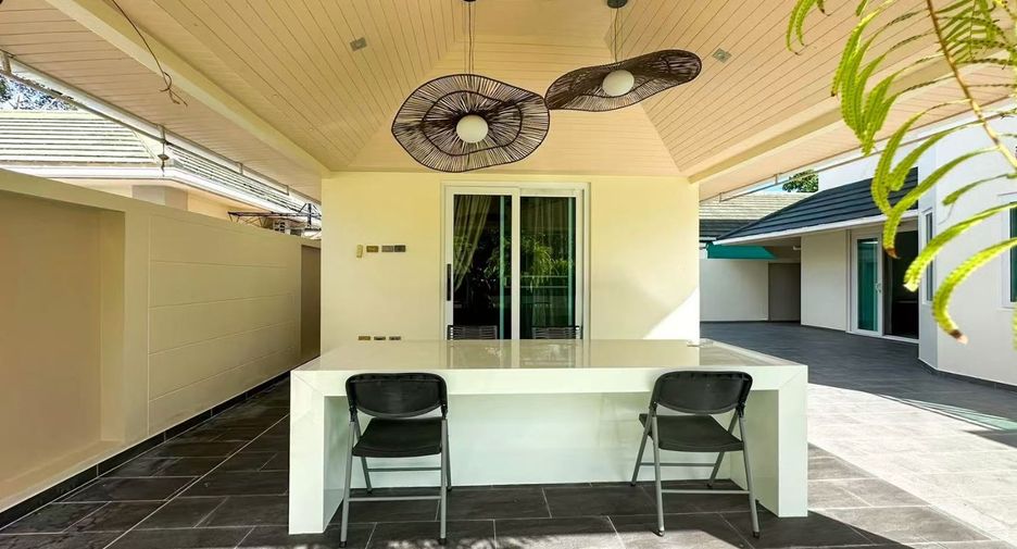 For sale 4 bedrooms house in East Pattaya, Pattaya