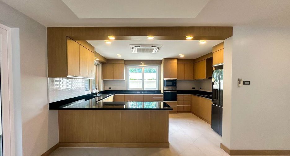 For sale 4 bedrooms house in East Pattaya, Pattaya