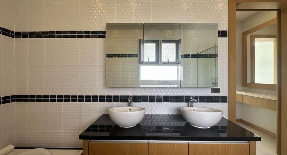 For sale 4 bedrooms house in East Pattaya, Pattaya