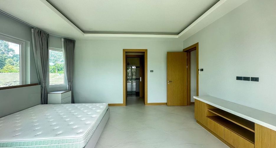 For sale 4 bedrooms house in East Pattaya, Pattaya