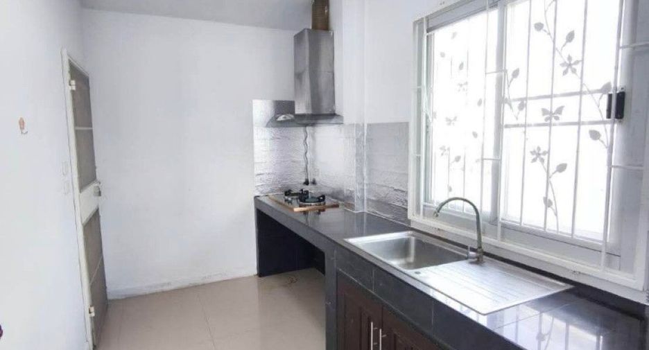For sale 3 ベッドルーム house in Phan Thong, Chonburi