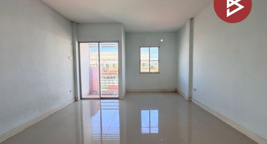 À vendre 2 chambres maison de ville à Bang Sao Thong, Samut Prakan