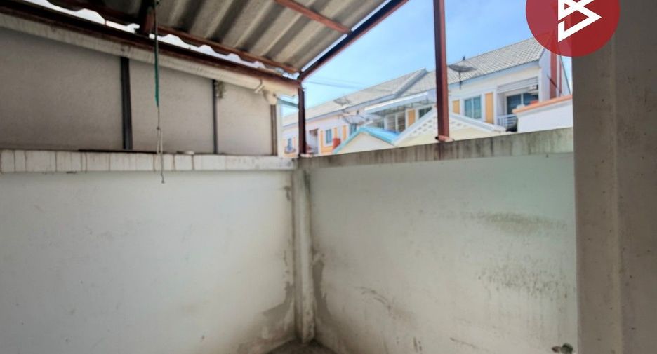 À vendre 2 chambres maison de ville à Bang Sao Thong, Samut Prakan