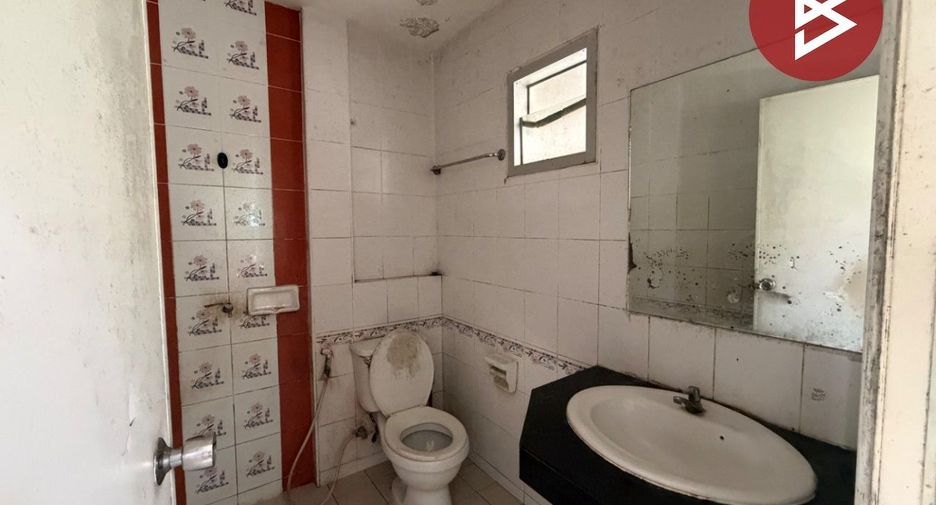 À vendre 2 chambres maison de ville à Bang Sao Thong, Samut Prakan