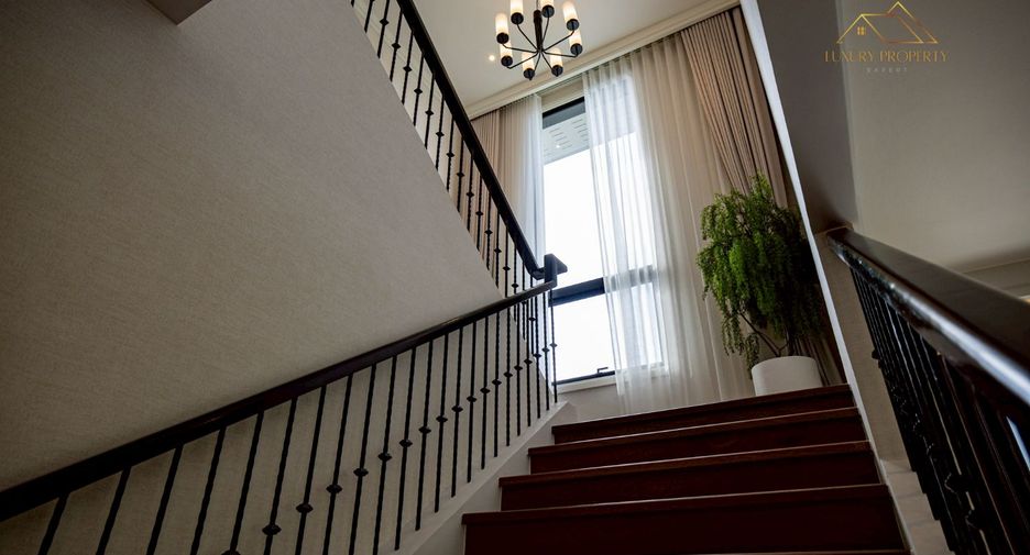 For sale 4 bedrooms house in East Pattaya, Pattaya