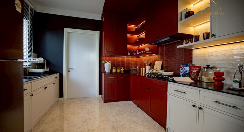 For sale 4 bedrooms house in East Pattaya, Pattaya