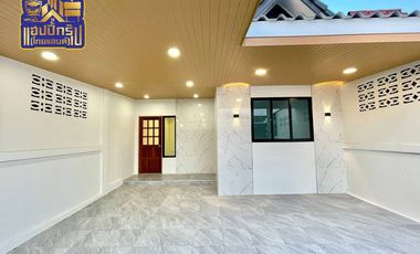 For sale 2 bedrooms townhouse in Si Racha, Chonburi