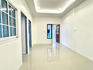 Продажа 2 спальни таунхаус в Si Racha, Чонбури