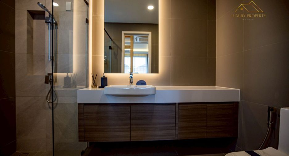 For sale 5 bedrooms house in East Pattaya, Pattaya