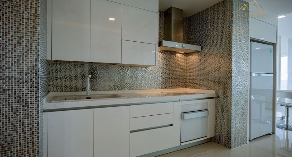 For sale 3 bedrooms condo in Sattahip, Chonburi