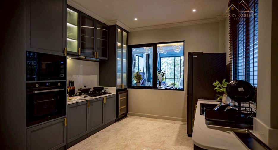 For sale 4 bedrooms house in East Pattaya, Pattaya