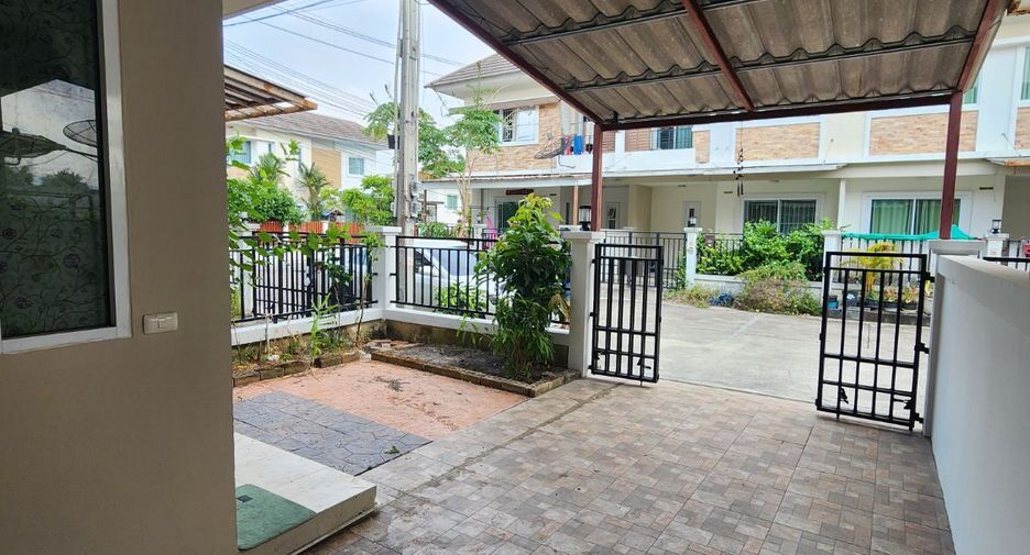 À vendre 3 chambres maison de ville à Si Racha, Chonburi