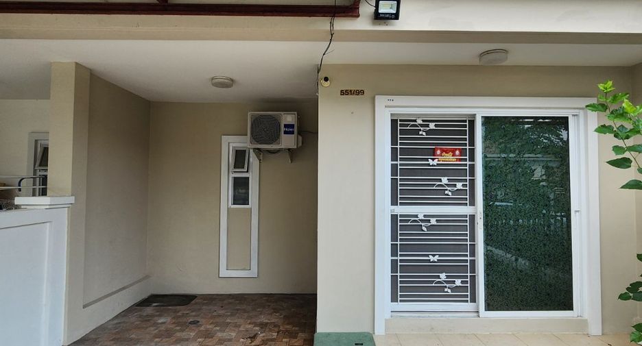 À vendre 3 chambres maison de ville à Si Racha, Chonburi