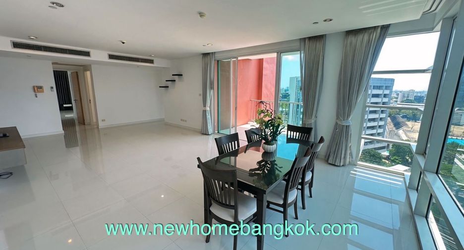 For rent 3 bedrooms condo in Khlong Toei, Bangkok