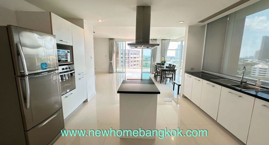 For rent 3 bedrooms condo in Khlong Toei, Bangkok