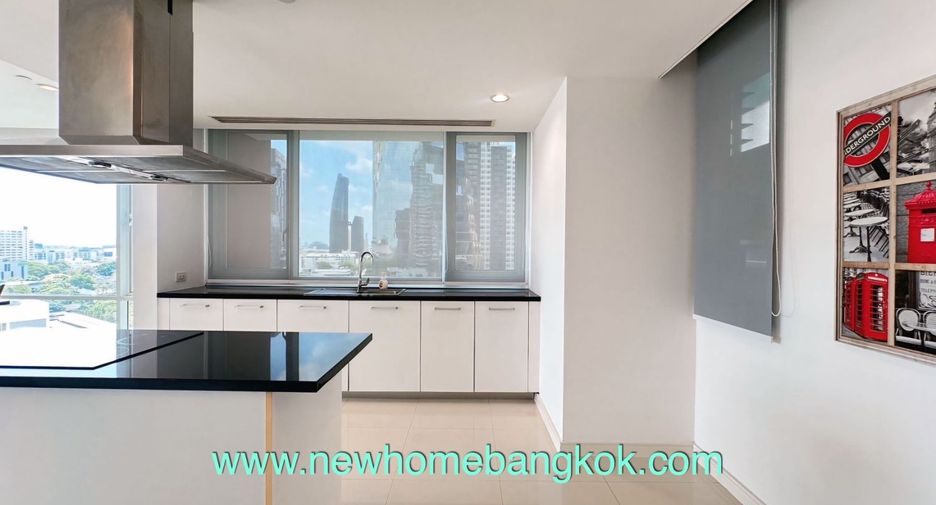 For rent 3 bedrooms condo in Khlong Toei, Bangkok