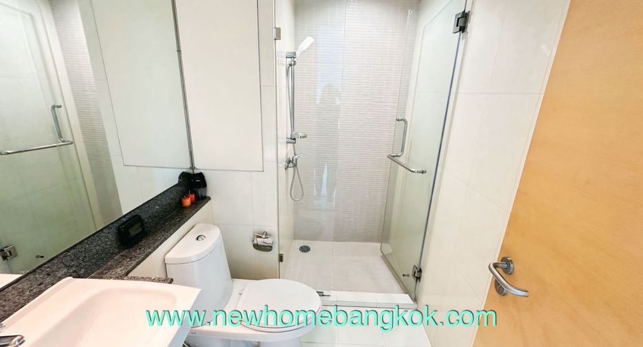 For rent 3 bedrooms condo in Khlong Toei, Bangkok