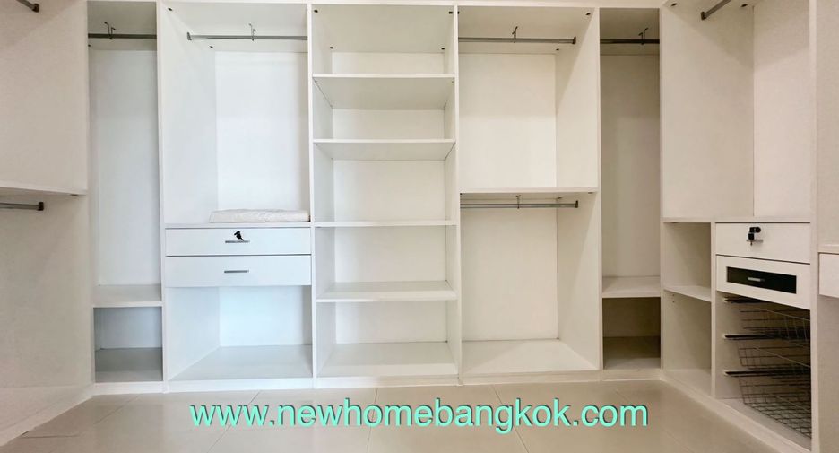 For rent 3 bedrooms condo in Khlong Toei, Bangkok