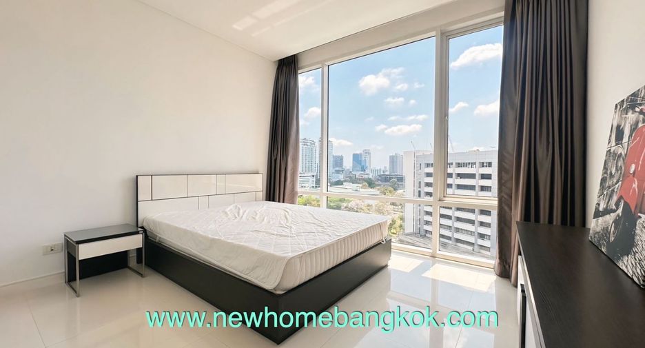 For rent 3 bedrooms condo in Khlong Toei, Bangkok