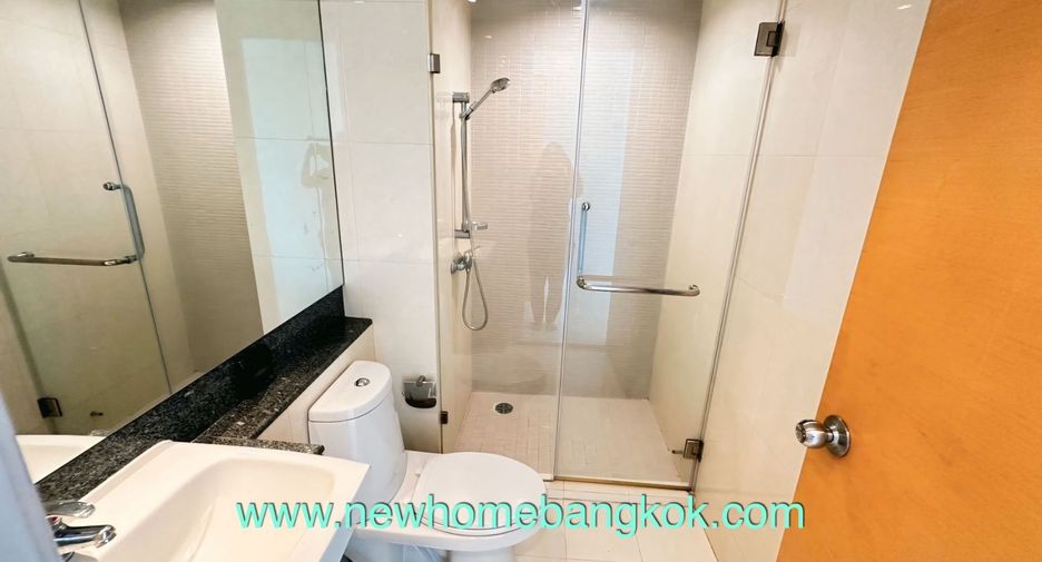 For rent 3 bedrooms condo in Khlong Toei, Bangkok