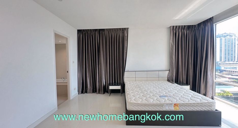 For rent 3 bedrooms condo in Khlong Toei, Bangkok