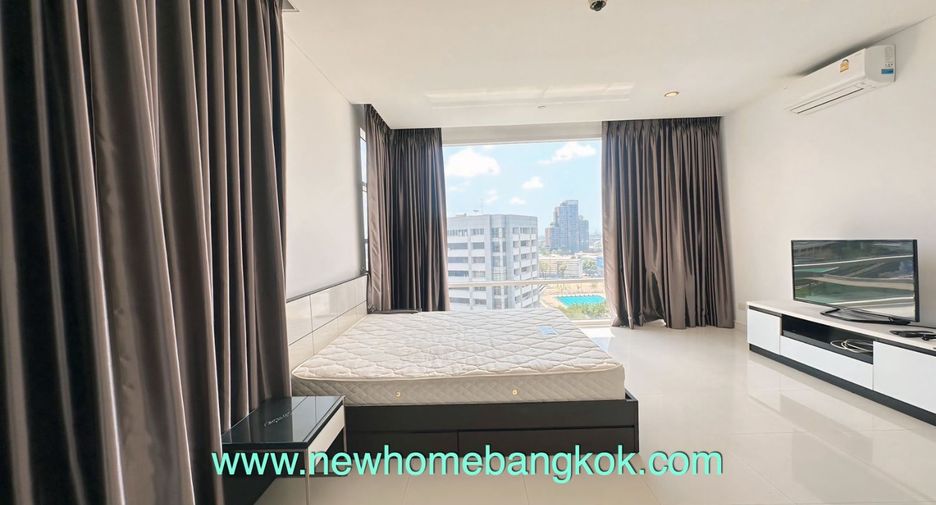 For rent 3 bedrooms condo in Khlong Toei, Bangkok
