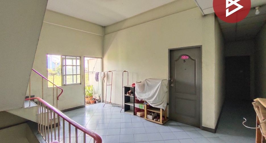 À vendre 9 chambres maison de ville à Thanyaburi, Pathum Thani