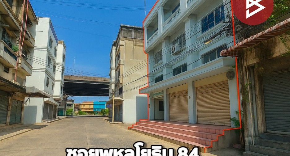 À vendre 9 chambres maison de ville à Thanyaburi, Pathum Thani