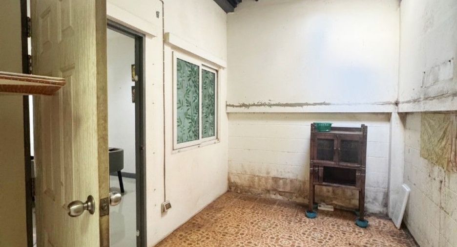 For sale 3 bedrooms townhouse in Min Buri, Bangkok