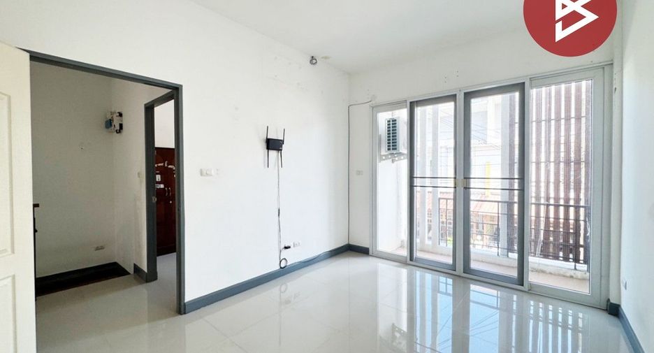 For sale 3 bedrooms townhouse in Min Buri, Bangkok