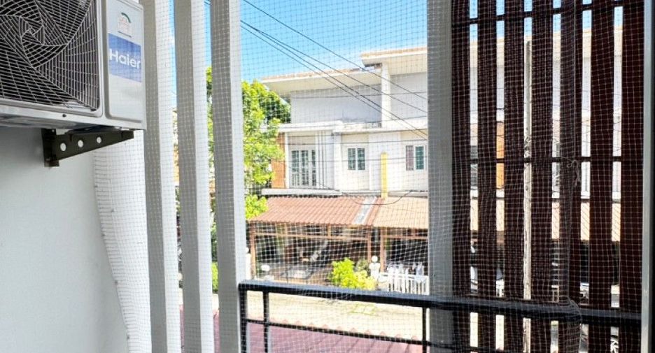 For sale 3 bedrooms townhouse in Min Buri, Bangkok