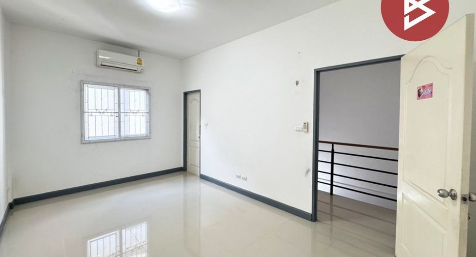 For sale 3 bedrooms townhouse in Min Buri, Bangkok