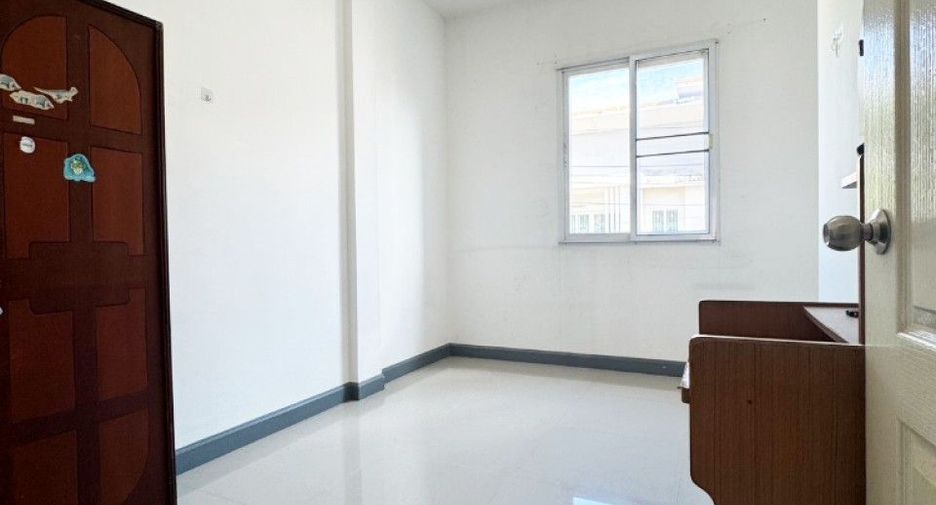 For sale 3 bedrooms townhouse in Min Buri, Bangkok