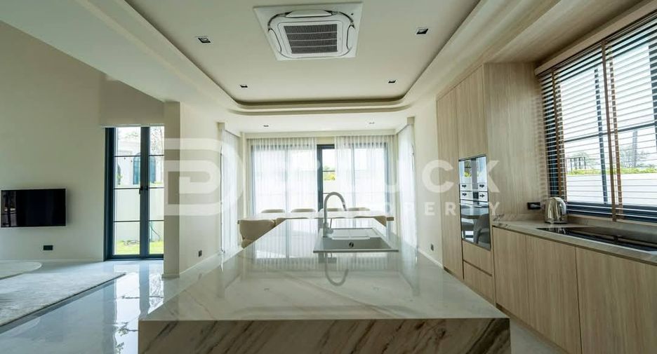 For sale 4 bedrooms house in Bang Lamung, Chonburi