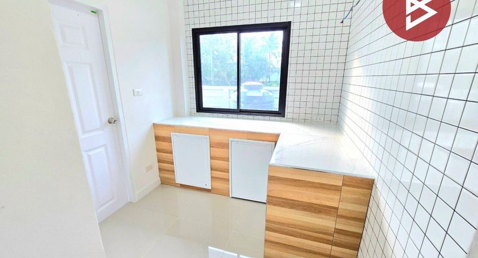 For sale 3 bedrooms townhouse in Kamphaeng Saen, Nakhon Pathom